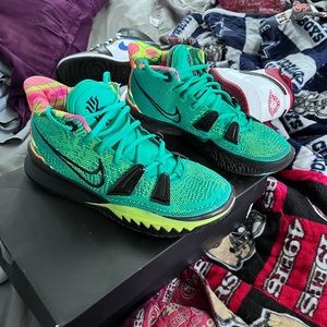Kyrie 7